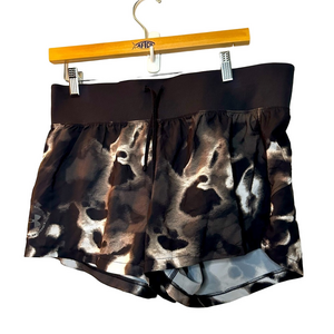 Under armour large black and white shorts nwt